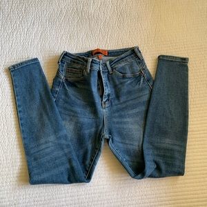 Medium wash skinny jeans